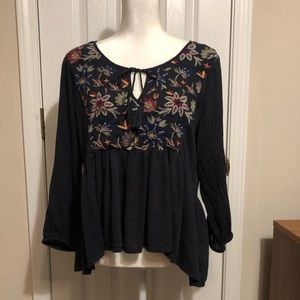 American Eagle ladies top. Sz Large blue/flowers